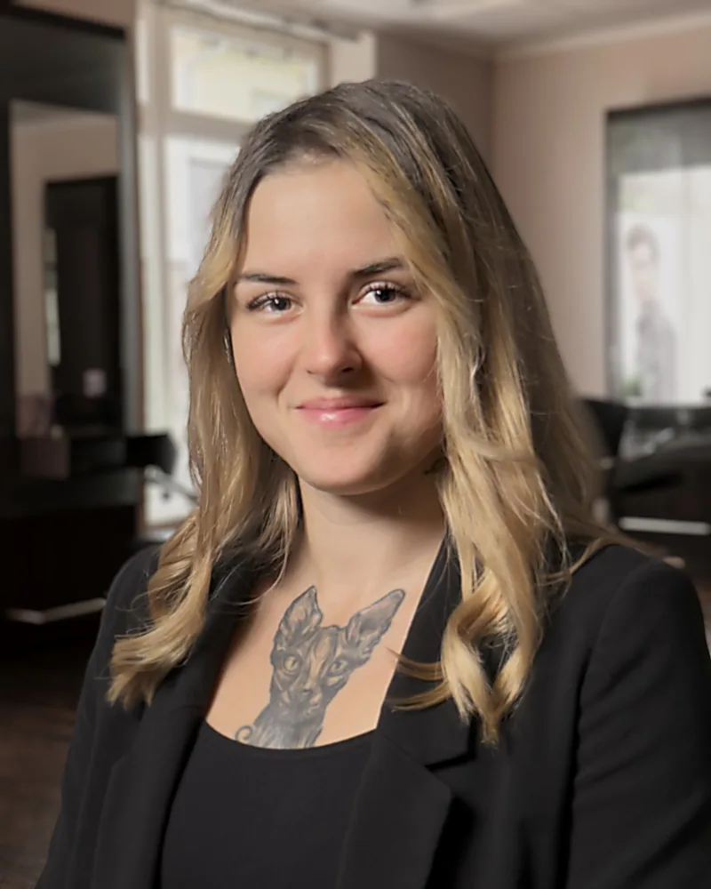 Romina, Friseurin bei Salon Thies in Zeven