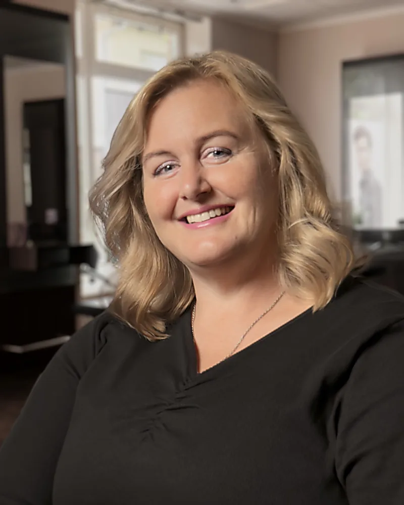 Jennifer, Friseurin bei Salon Thies in Zeven